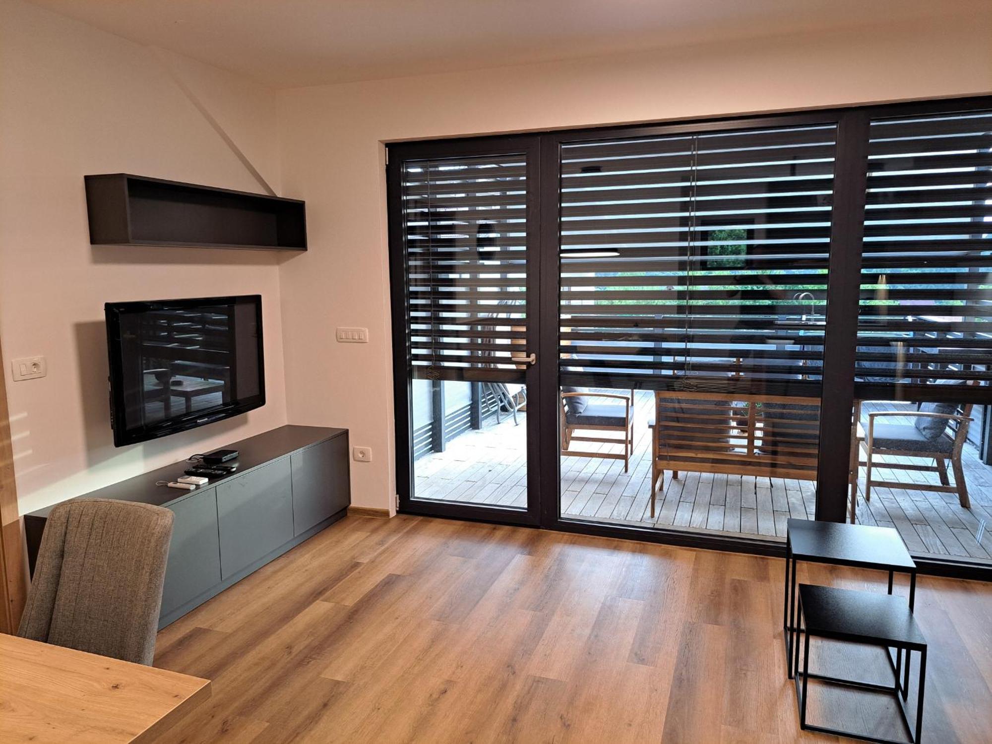 S&B'S Retreat Apartment Godovic Exterior photo