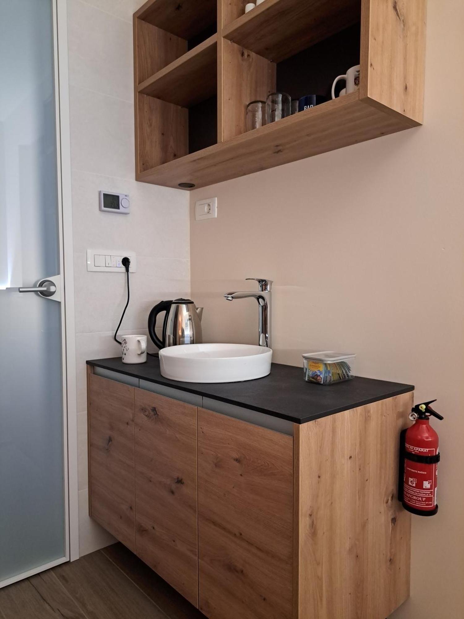 S&B'S Retreat Apartment Godovic Exterior photo