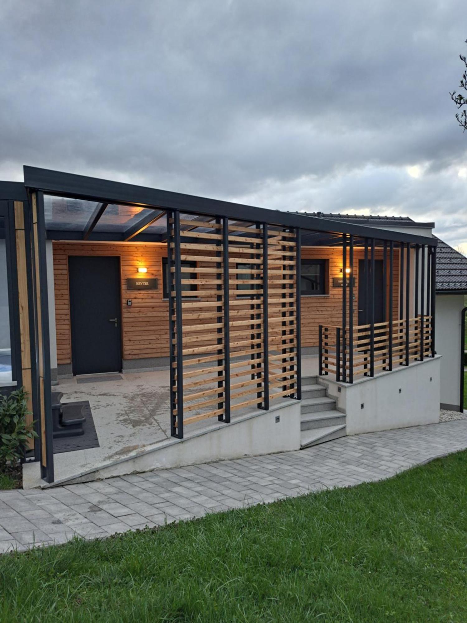 S&B'S Retreat Apartment Godovic Exterior photo